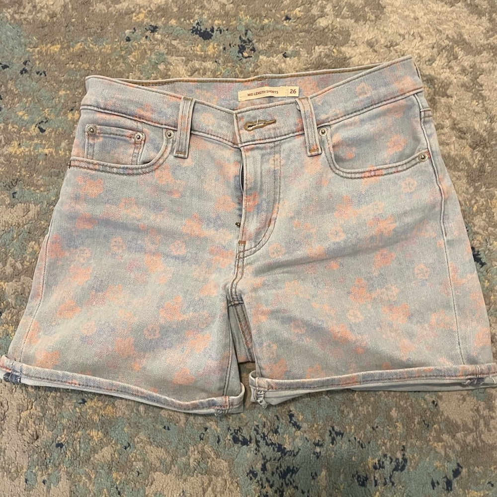 Levi’s Mid-rise Pink Floral Shorts